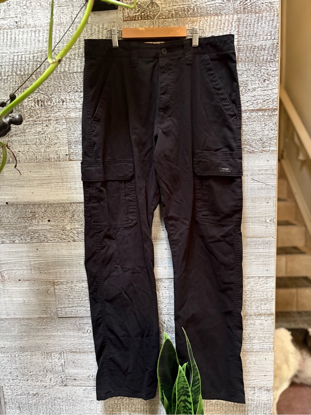 Wrangler Authentics | Relaxed Fit Classic Stretch Cargo Pants - Men's 33x33, Blk